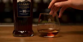 Коньяк Арарат Ахтамар + 2 стакана в подарочной упаковке, 0.7л