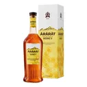 Коньяк Арарат мед в подарочной упаковке, 0.5л