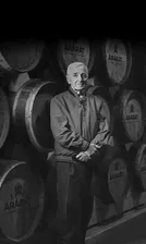 Коньяк Арарат Charles Aznavour Signature Blend 25 лет в подарочной упаковке, 0.75л