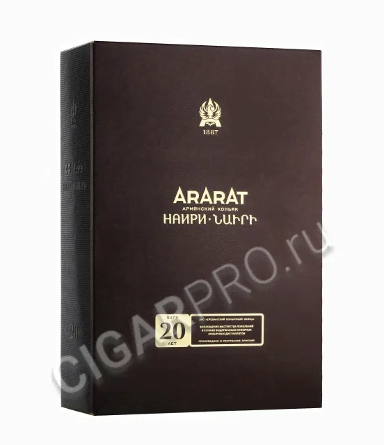 Ararat Nairi 20 years Коньяк Арарат Наири 20 лет 0.5л в подарочной упаковке